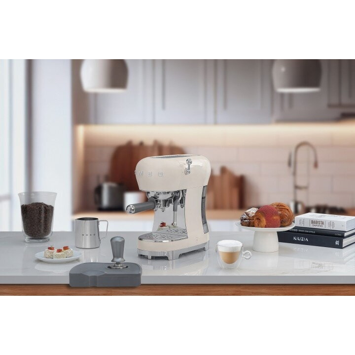 SMEG ECF02CREU 1 SMEG ECF02CREU 1
